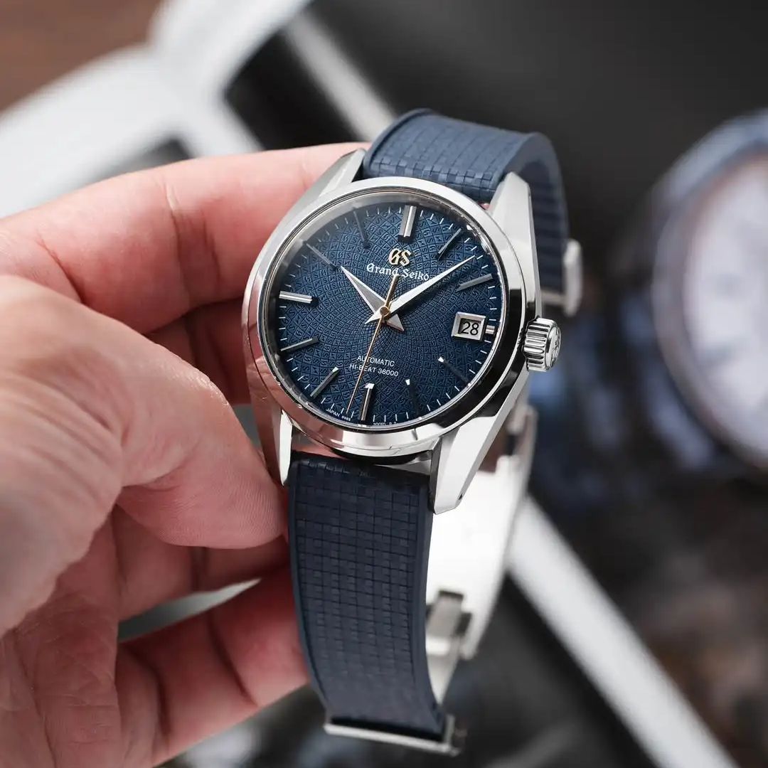 グランドセイコーオメガスピードマスター 19 ミリメートル  - Cartier Watch Ballon Bleu のレビューと価格